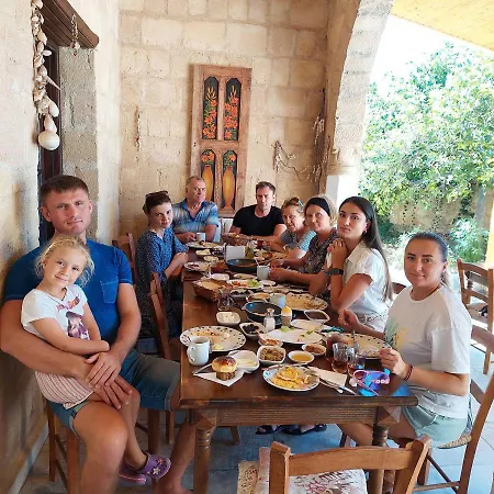 Pensionat Revakli Ev 3*