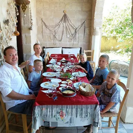 Revakli Ev Pensión 3*